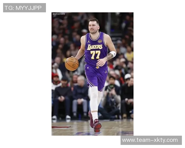 东契奇表现起伏不定25投仅7中仍砍下29分但失误频繁影响球队表现